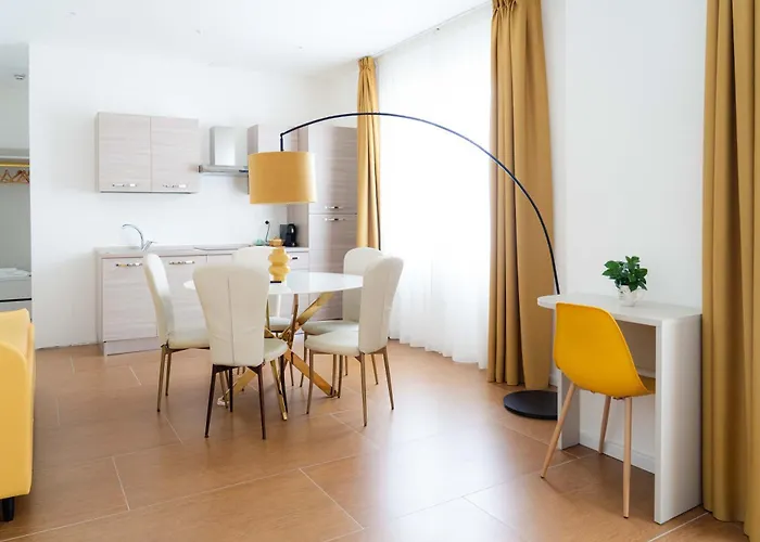 Manolita Aparthotel *