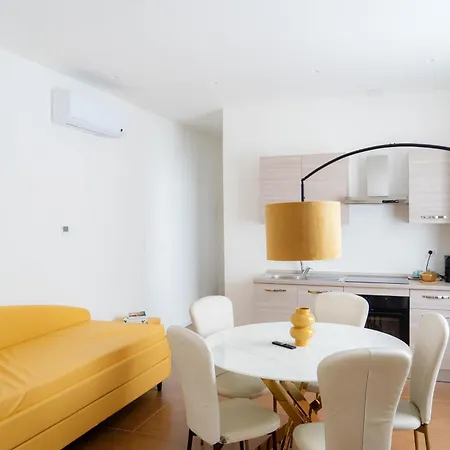 Manolita Aparthotel *